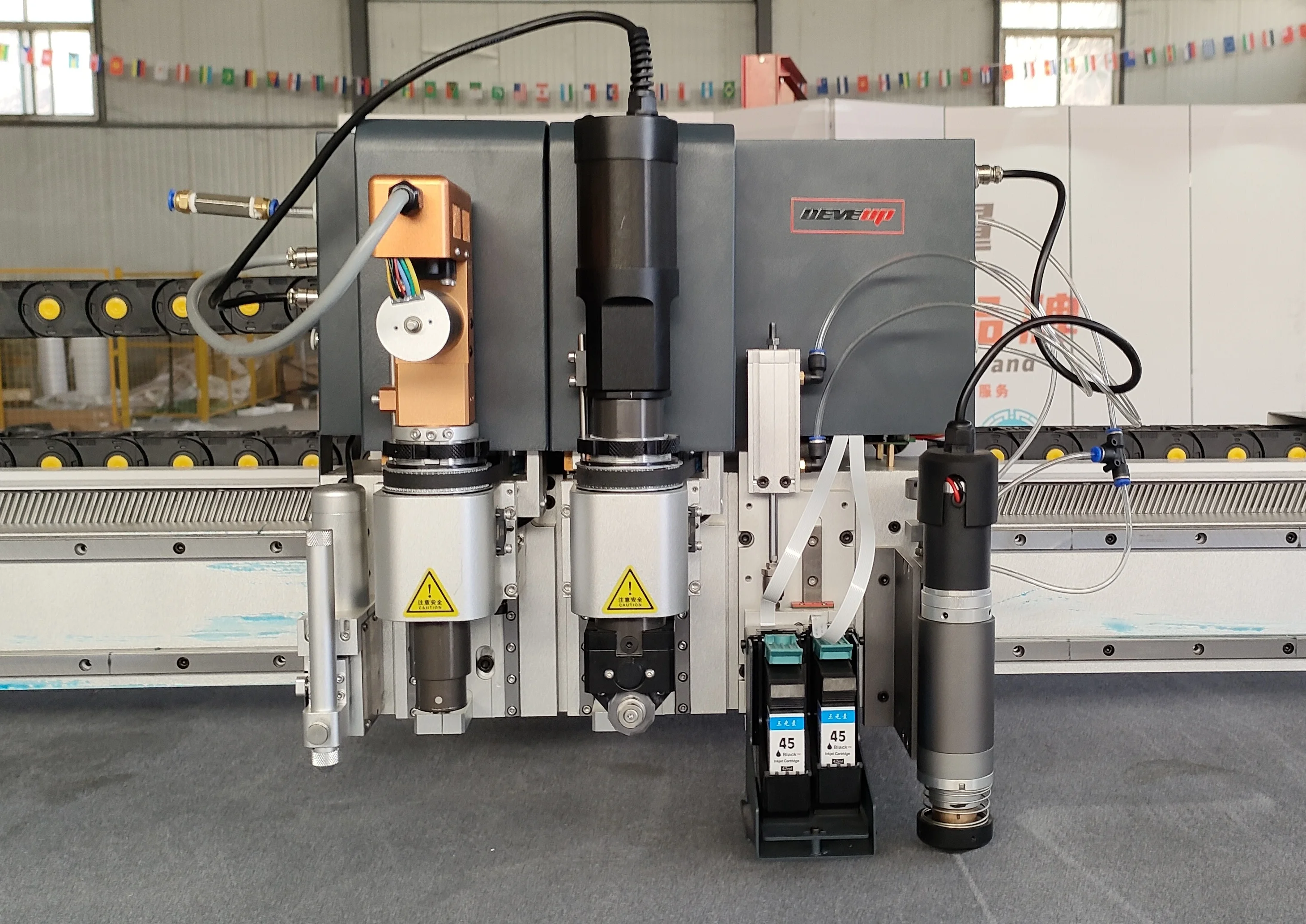 Deveup Personalizzato Tovaglia Tenda Tappeto Tappetino Taglierina CNC Coltello oscillante digitale Tagliatrice di tessuti per la casa