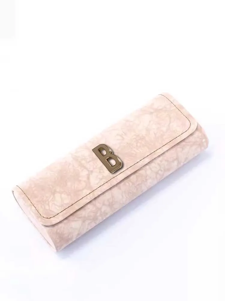 Customized High-End PU Leather Eyewear Cases Anti-Stress Design Personalized Customer NameGem-Like Letter: Subdued Metal