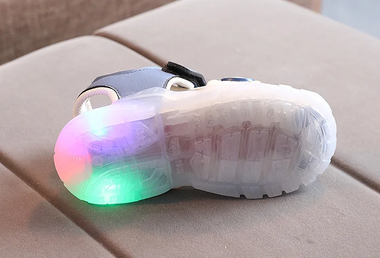 2026 LED Leuchtende Kleinkinderschuhe | Cartoon-Cowboy-Sandalen & -Hausschuhe mit weicher Sohle, Unisex-Sommerschuhe für Kinder – Detail 13