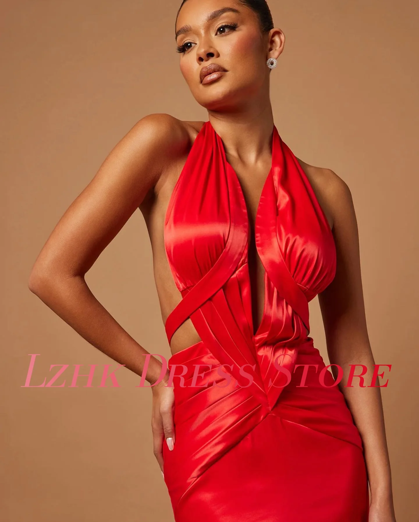 تخصيص مثير الساتان فستان سهرة مستقيم مزاجه بلا أكمام الرسن طول الأرض Fساتين Sheer حجم مخصص