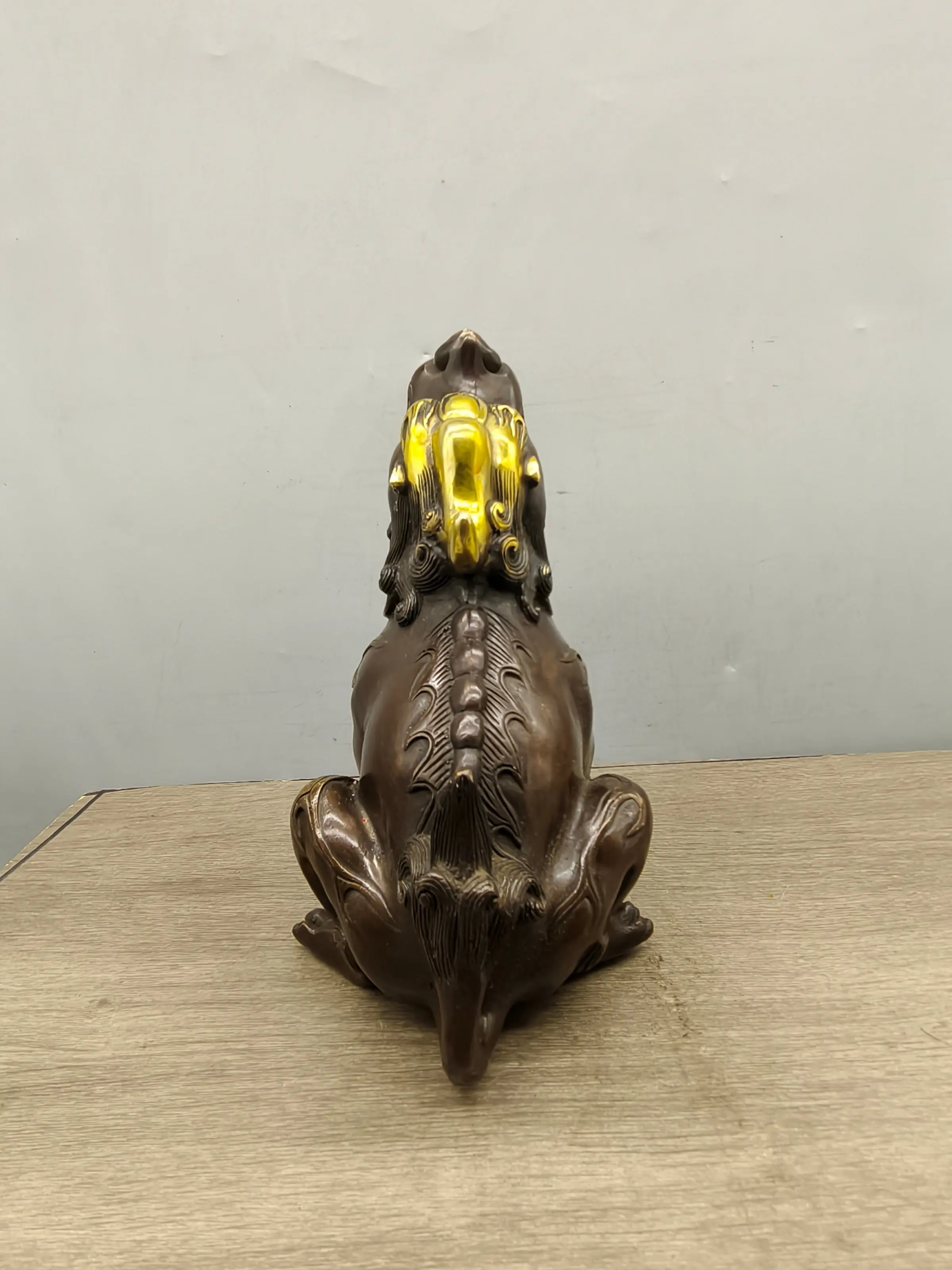 Retro bronzes gilded living room porch YangTianHou ornaments office beast decoration