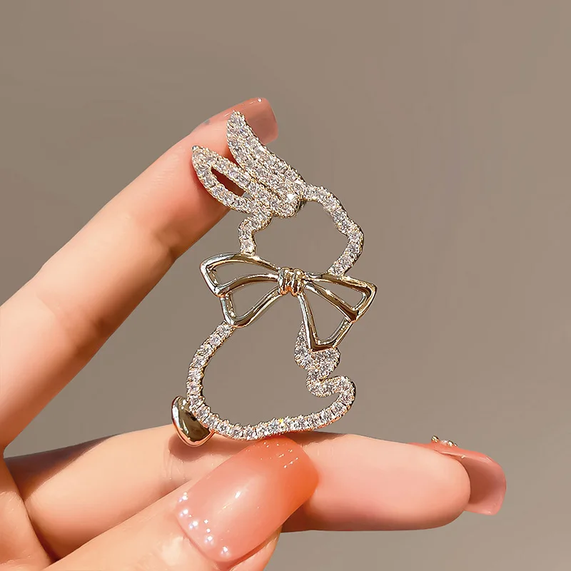 2023 Fashion New Accessories Brooch Temperament Corsage Suit Versatility Crystal Hollow Out Pin Sales For Women\'s Clothing Women