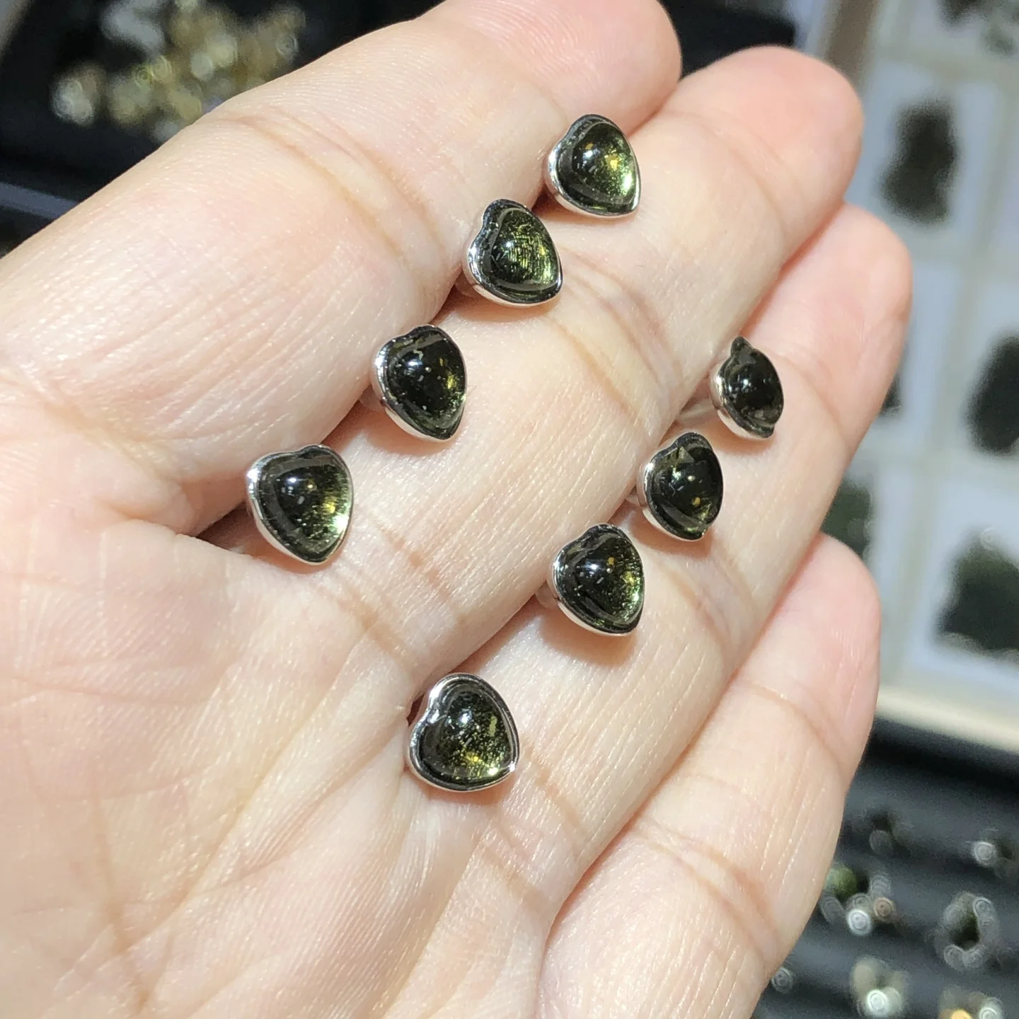 1 قطعة Fengbaowu الطبيعية مولدافيت قرط على شكل قلب 925 فضة شكل قلب حجر الريكي أحجار استشفاء مجوهرات هدية الرجال النساء