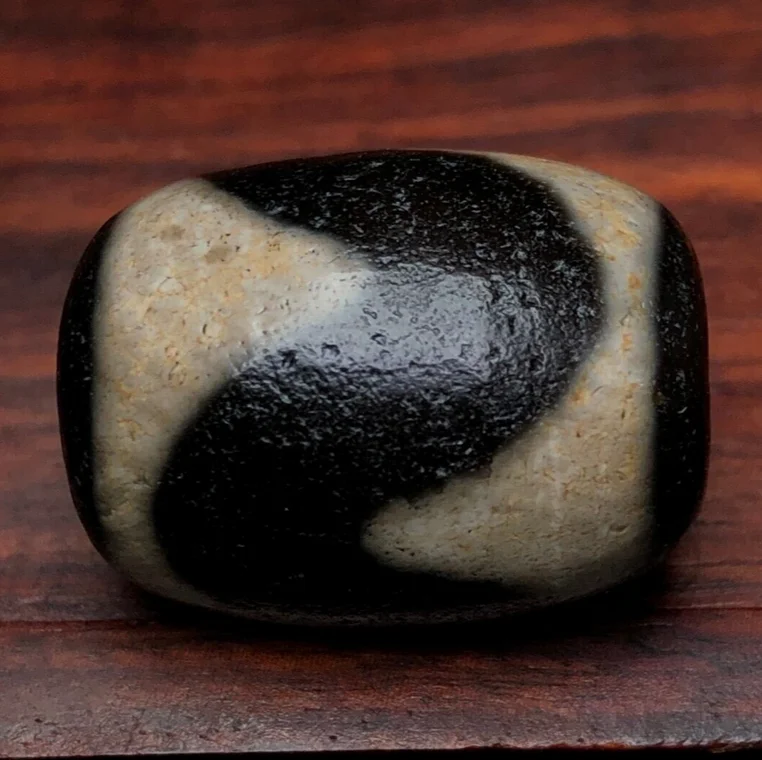 Ancient Tibetan DZI Beads Old Agate Tiger Teeth Totem Amulet Pendant 25×19 mm