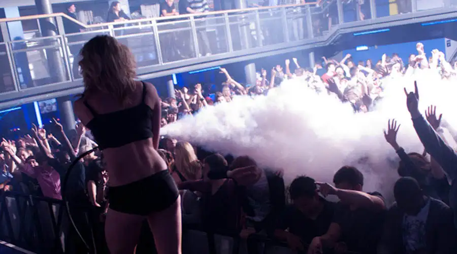Handheld LED CO2 Jet Gun – 7-Color RGB Fog Cannon for DJ, Stage & Party Special Effects, Gas-Powered Cold Blast