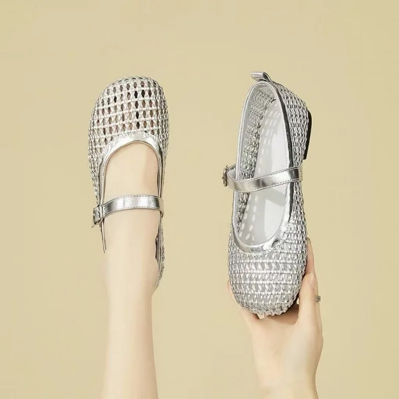 

Новинка 2023 года, повседневная модная женская летняя женская обувь с открытым носком, сандалии с закрытым носком, мягкие и удобные балетки на плоской подошве 02