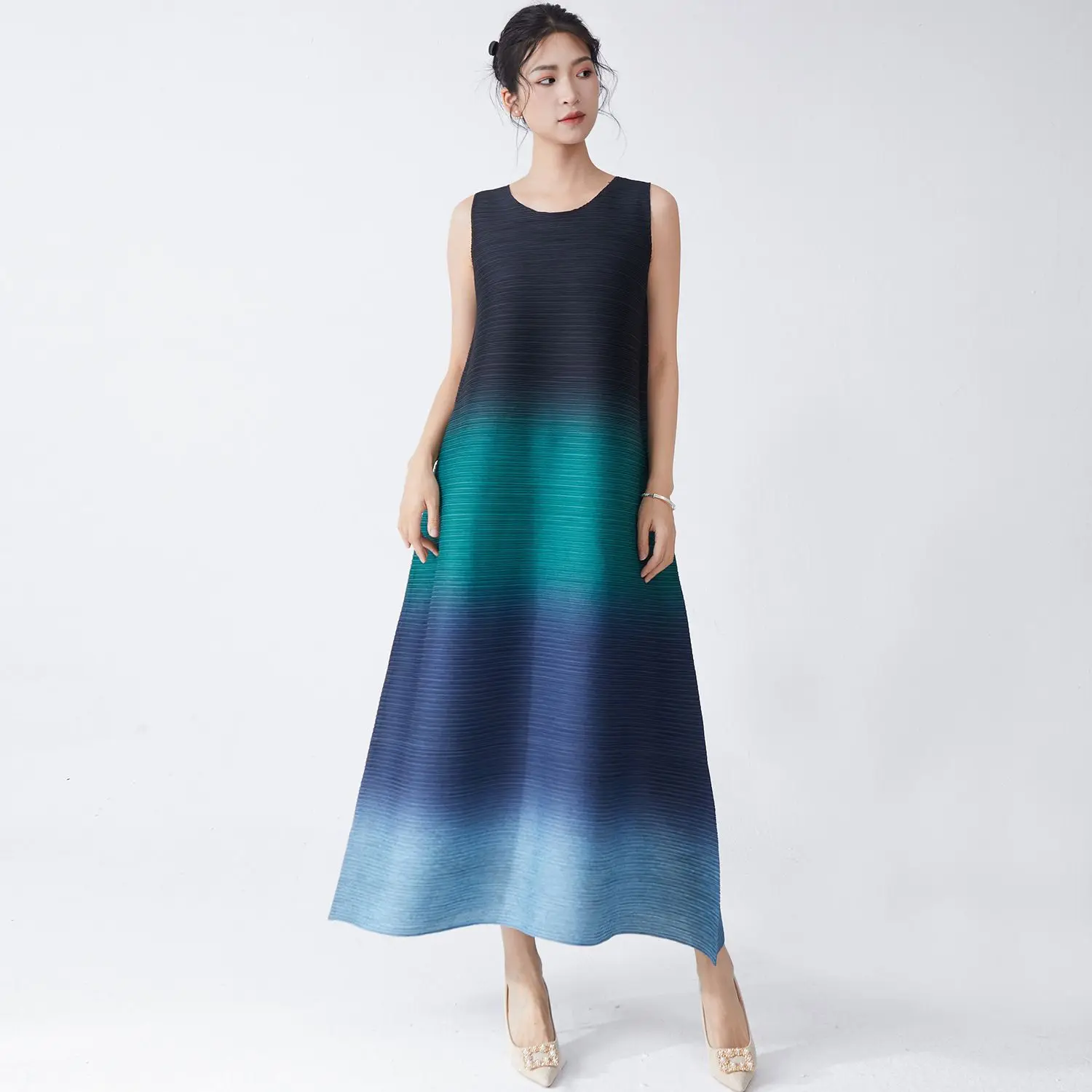 Dress women's high-end wear 2025 new models gradually change sleeveless loose long dress tide