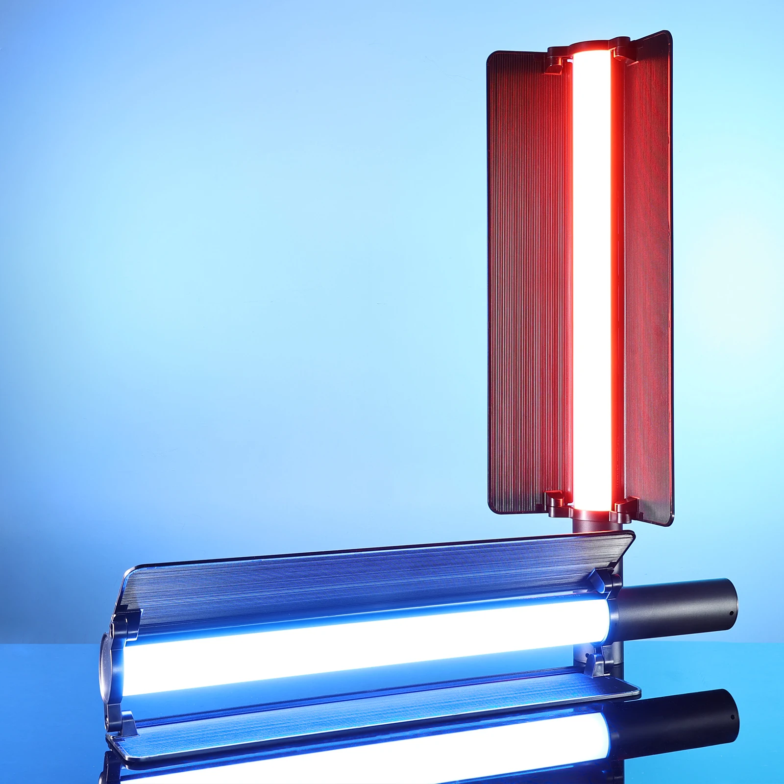 مصباح فيديو LED من نوع LUXCEO P520 بقوة 36 واط RGB، مزود بجهاز تحكم عن بعد، وإضاءة تصوير فيديو وصور مع باب قابل لإعادة الشحن، مثالي لتطبيقات TikTok وYouTube.