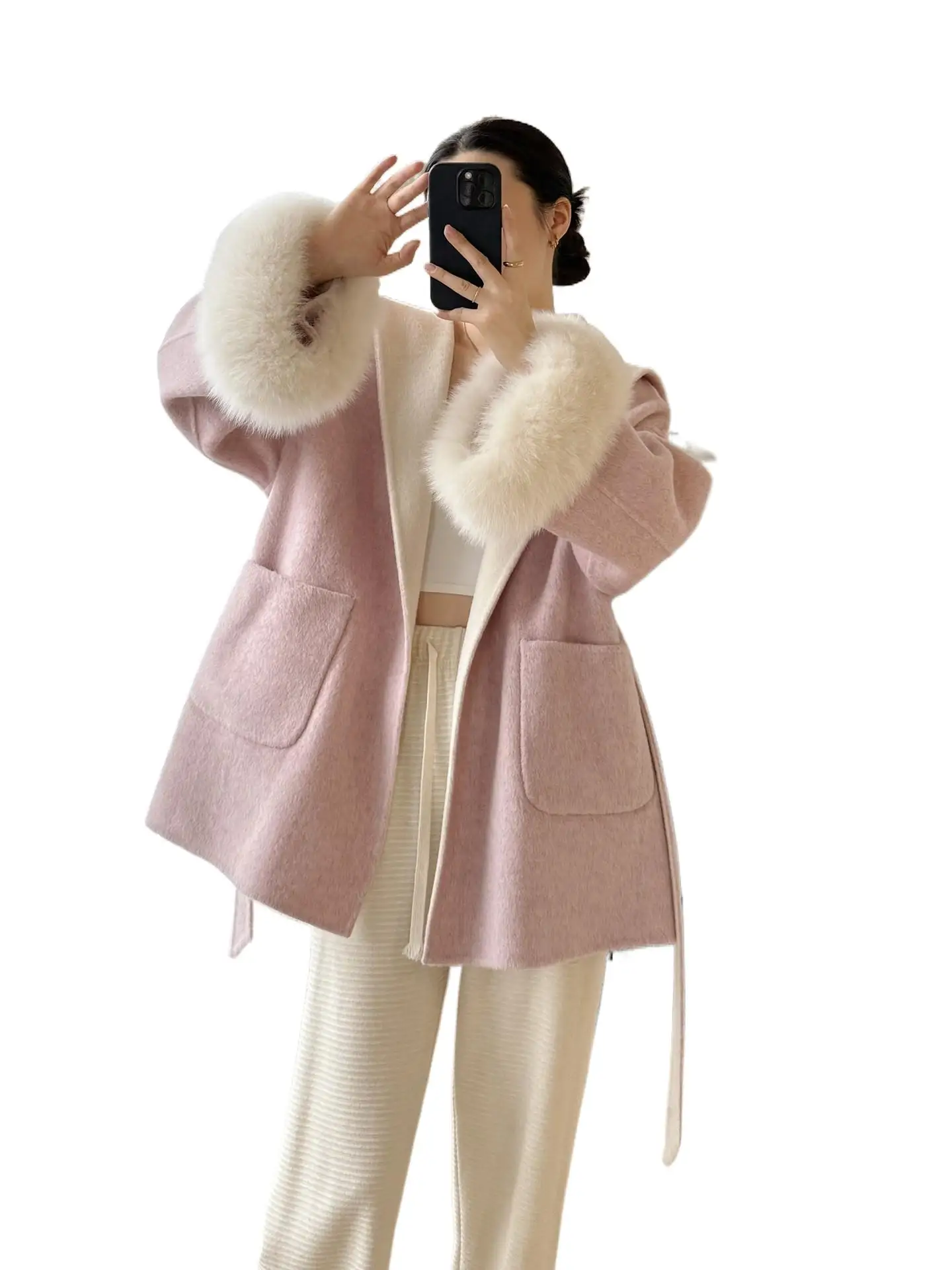 

Korean girl Sweetie's 2025 autumn/winter new style: Wearing a two-sided color-blocked hooded bathrobe, a double-sided woolen