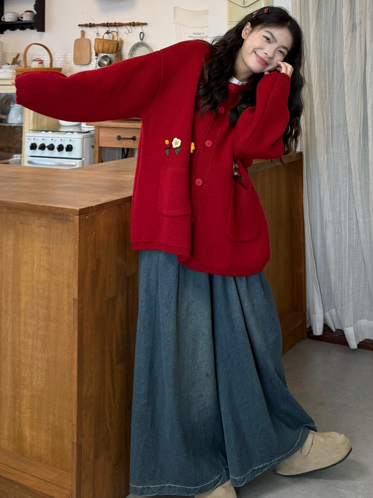 

Комплект для полных женщин: осенний модный костюм в корейском стиле — свободный свитер с 3D-цветочным узором и джинсовая куртка, комплект из двух предметов