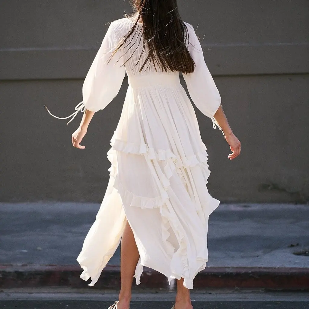 夏のセクシーな深いVネックレースカットアウトビーチスカートドレス、ヨーロッパとアメリカのファッション、新しいスタイル