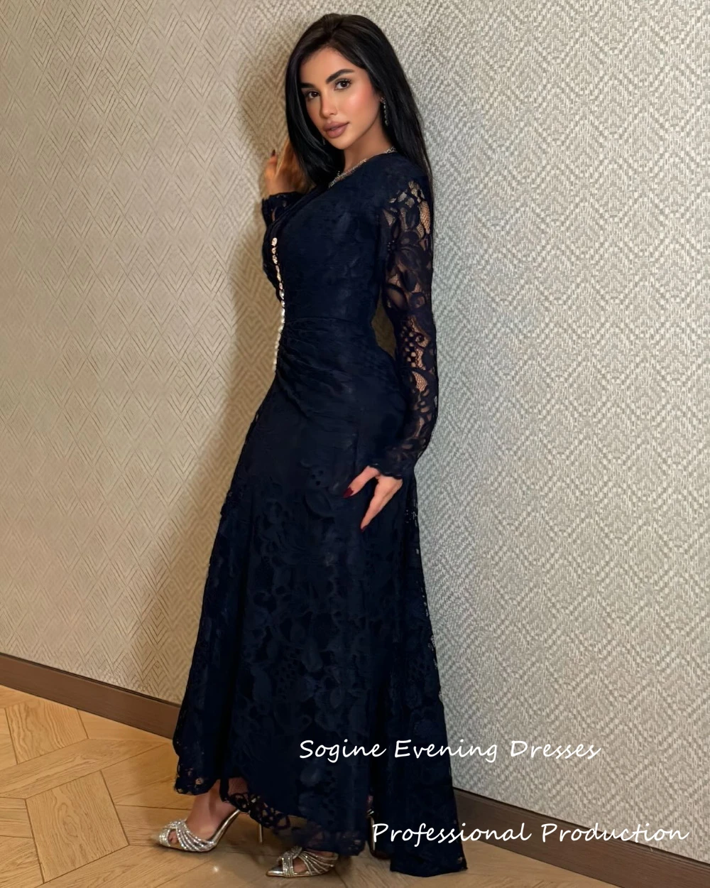 Koronkowe sukienki na studniówkę dla kobiet Koktajlowa suknia wieczorowa z dekoltem w szpic i wysadzanymi kryształkami eleganckimi sukienkami imprezowymi فساتين سهرات