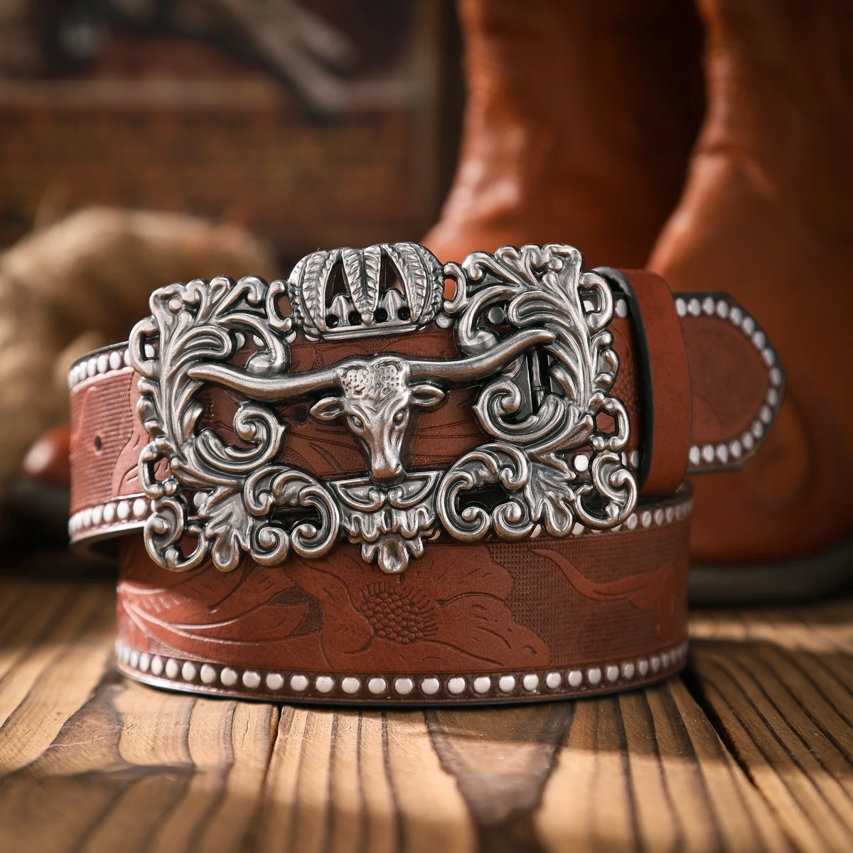 Ein lässiger und Retro-Gürtel, ein Taillenaccessoire für Kleidung im Western-Stil, mit Metallschnalle, aus PU-Material, geeignet für Damen und Herren. – Detail 2