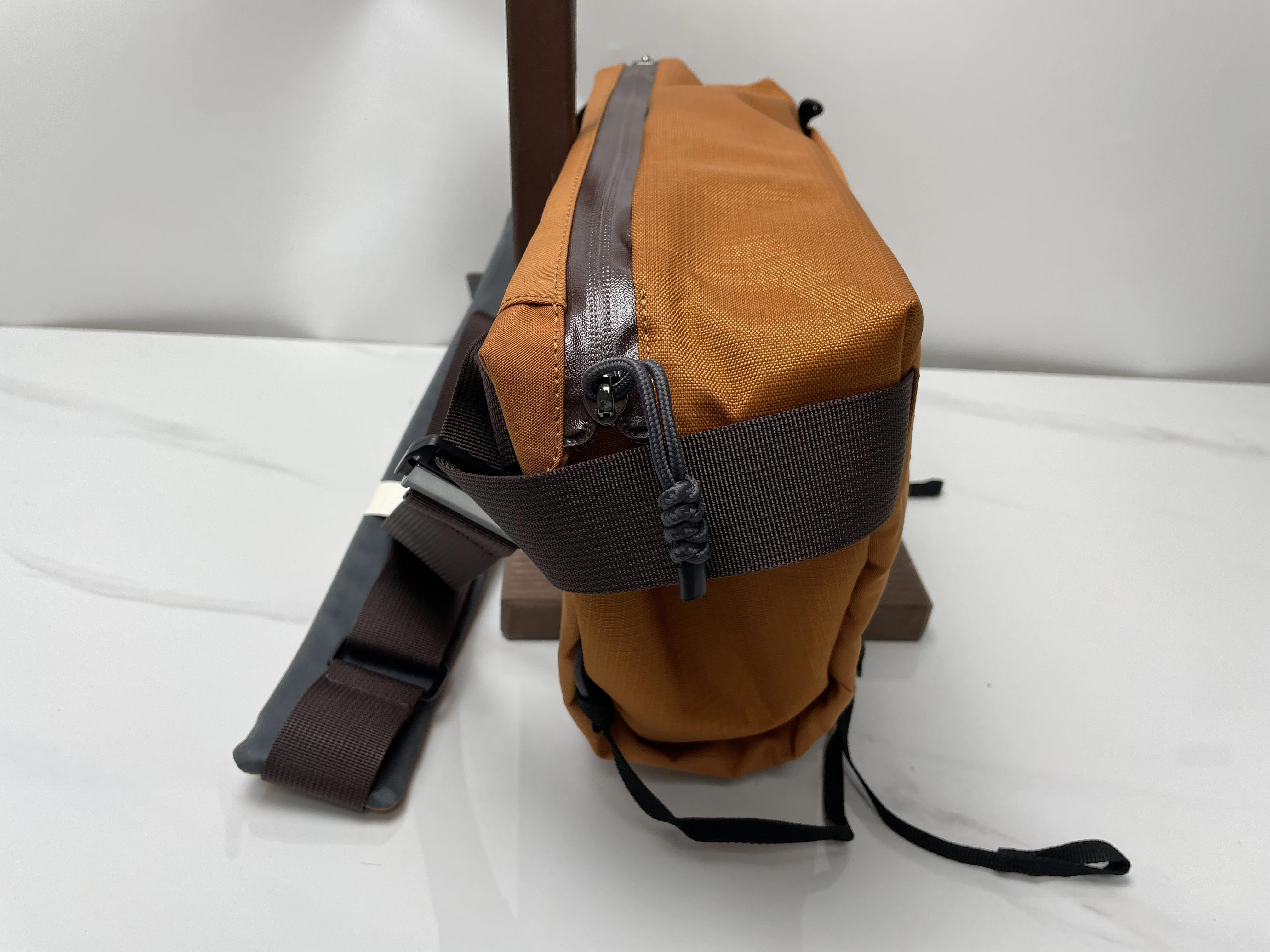 Bellroy 10L Brown Crossbody Bag | Large Capacity Over-the-Shoulder Bag 24x20x11cm