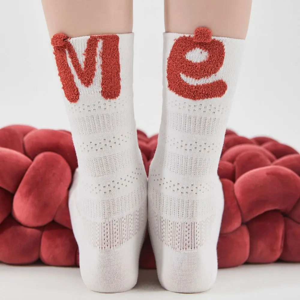 

1 Pair Fashion Colorful Letter Pattern Women Tube Socks Soft Plush Short Socks Ladies Girl Outdoor Sports Wearing Accessory