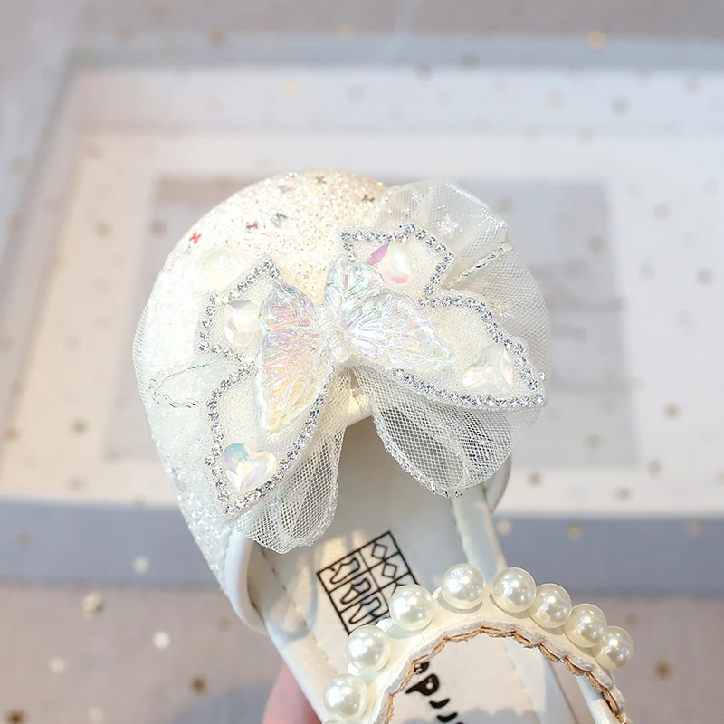 صنادل الفتيات 2025 صيف جديد موضة Bowknot جولة تو أحذية الأميرة للأطفال حفلة مسطحة القاع لينة أسفل أحذية الأطفال