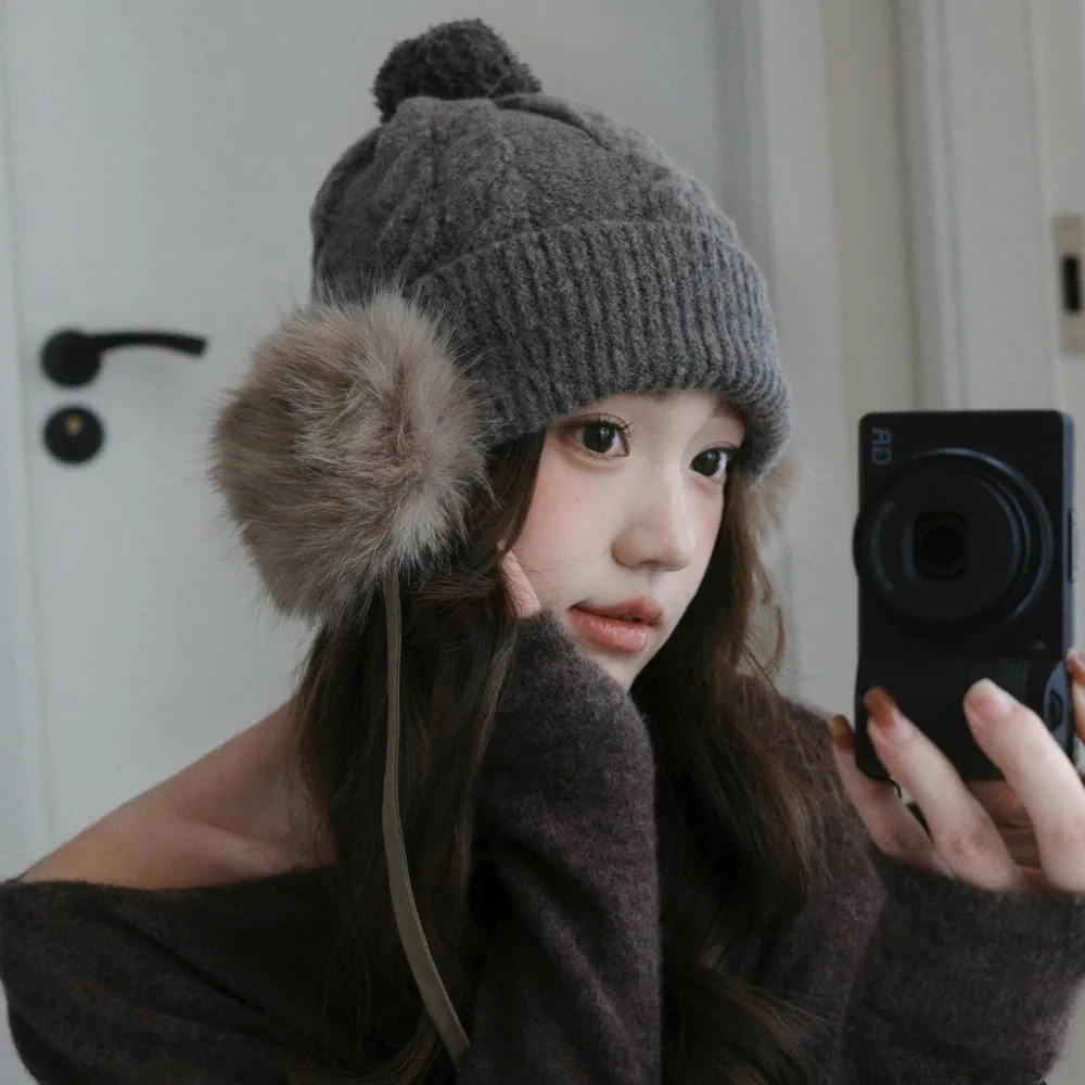 Faux Fur Ear Flaps Cable Knit Trapper Hat Thick Warm Lining Face Slimming Design Pom Pom Knit Hat Pull On Style