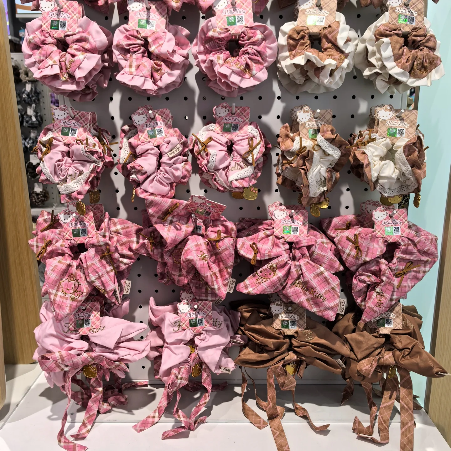 

Sanrio Hello Kitty Vintage Plaid Square Hair Scrunchies - Kawaii Cartoon Hair Ties for Women Girls, Cute Hair Accessories