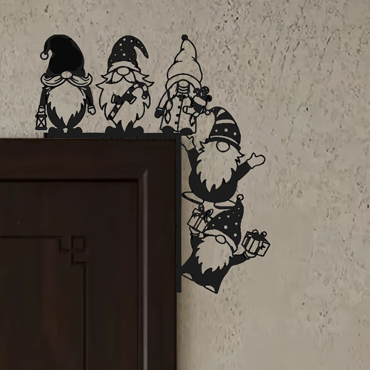 1Pc Metal Gnome Door Hanging Decoration - Heavy-Duty Iron Structure, Featuring 4 Cheerful Gnomes (2 Holding Gifts) - No Electricity Required, Easy to Install on Door Corners for Christmas, Thanksgiving, New Year - Indo
