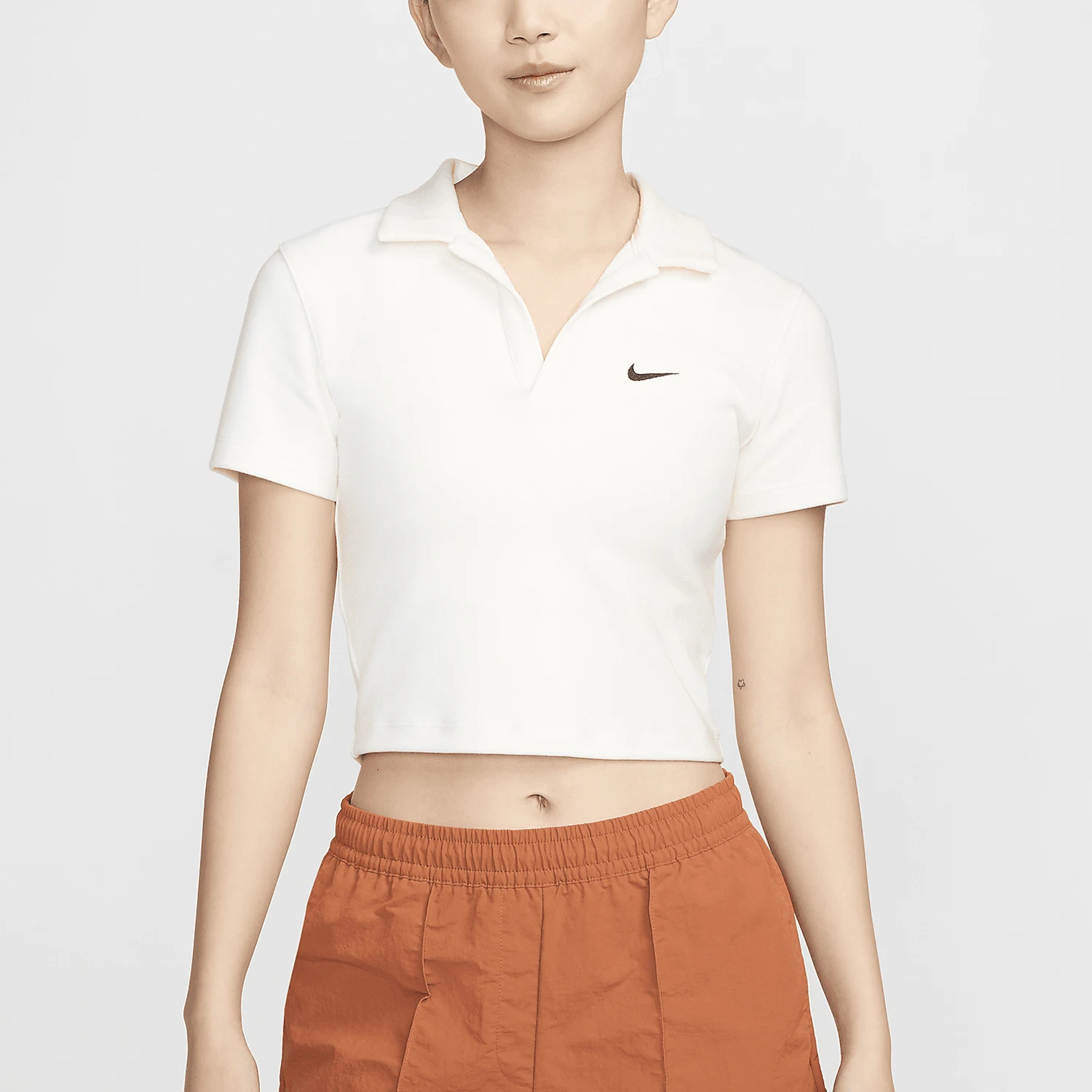 

Nike genuine Sportswear Essential Women's Collar Short Sleeve DV7885-133