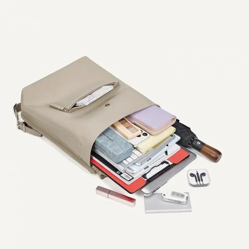 حقيبة ظهر عصرية جديدة يابانية وكورية بسيطة غير رسمية متعددة الاستخدامات للعمل والتنقل بتصميم فاخر خفيف حقيبة سيدات الأعمال العصرية