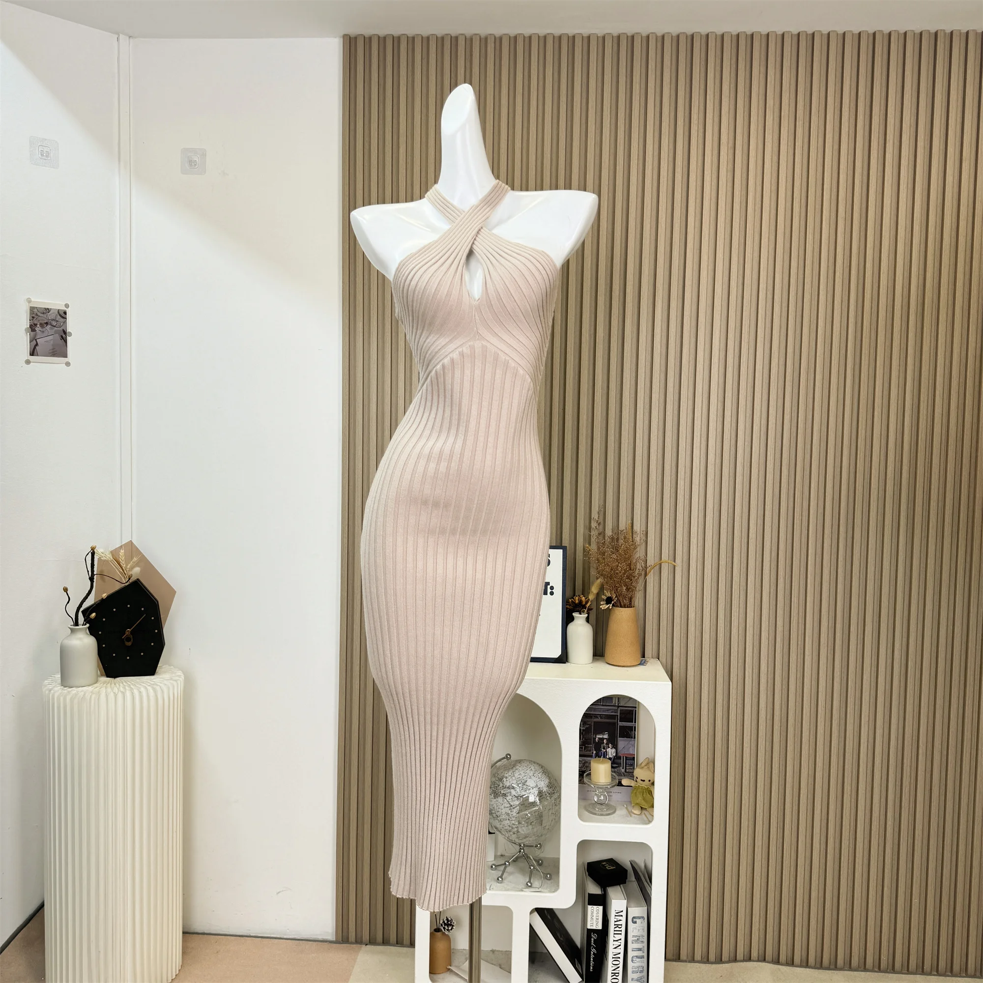 Bodycon Gebreide Cross Halter Backless Lange Jurk Vrouwen Herfst Slim Fit Hollow Out Ontwerp Mouwloze Schede Jurk F66
