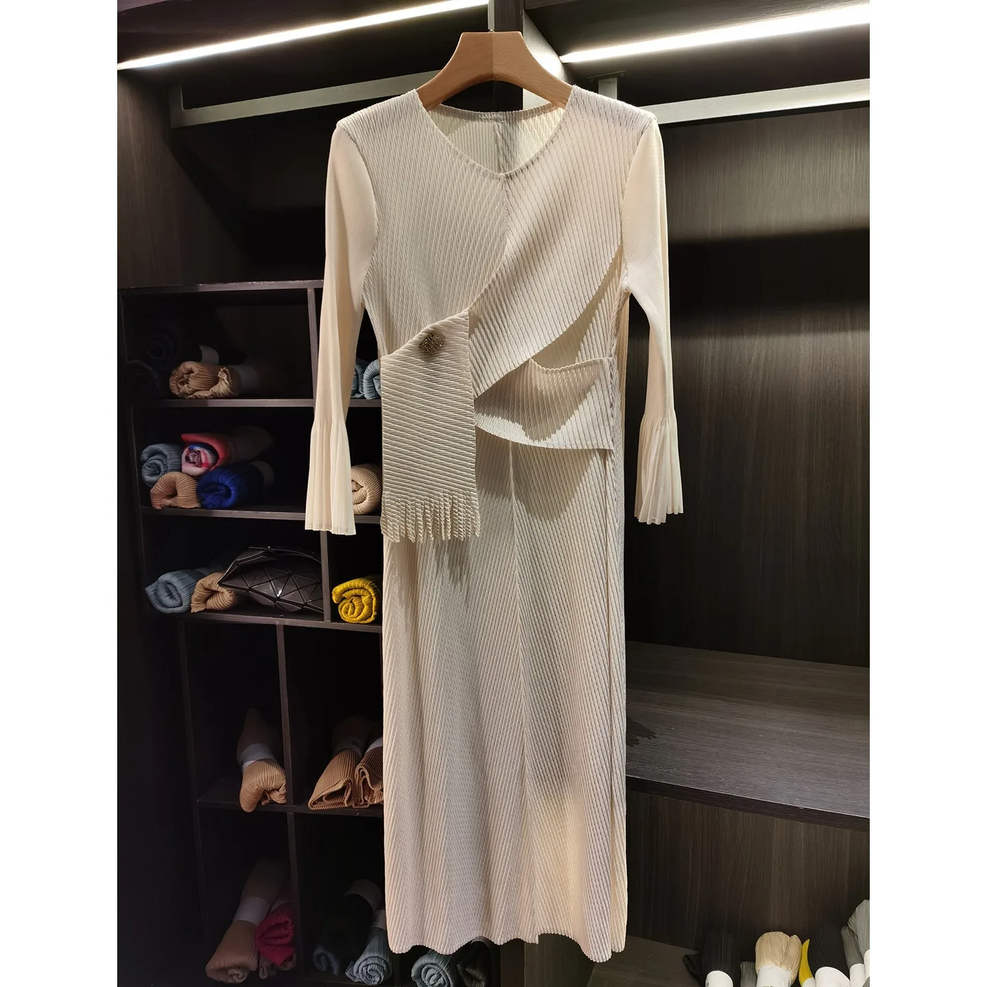 

Miyake Simple Dragon Scale Pleated Round Neck Irregular Strap Waist Temperament Elegant Long Sleeve Solid Color Dress Women New