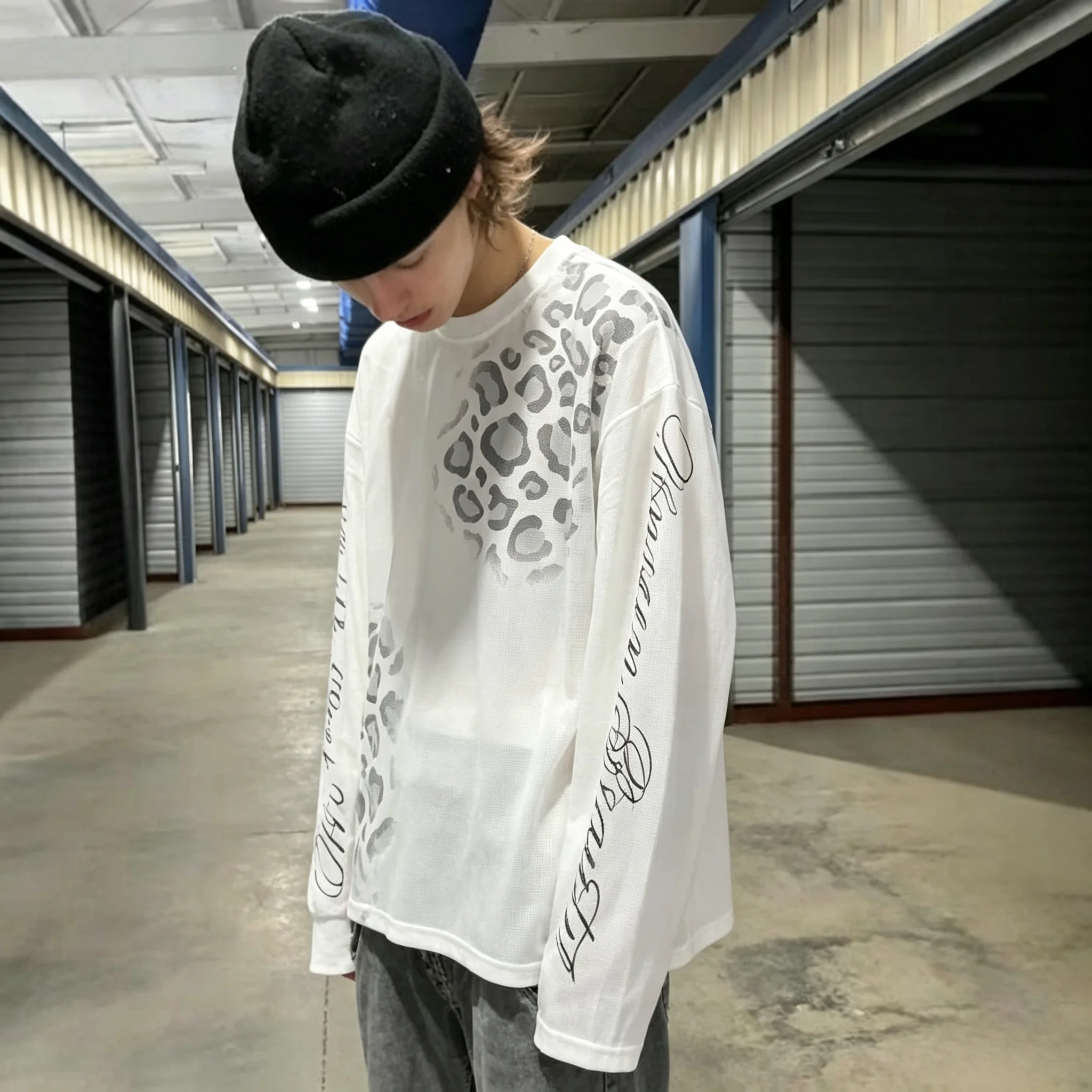 Men Y2K Waffle Knit Long Sleeve Top Faint Leopard Script Letter Print Loose Vintage Grunge Streetwear Casual Basic Tee Shirt