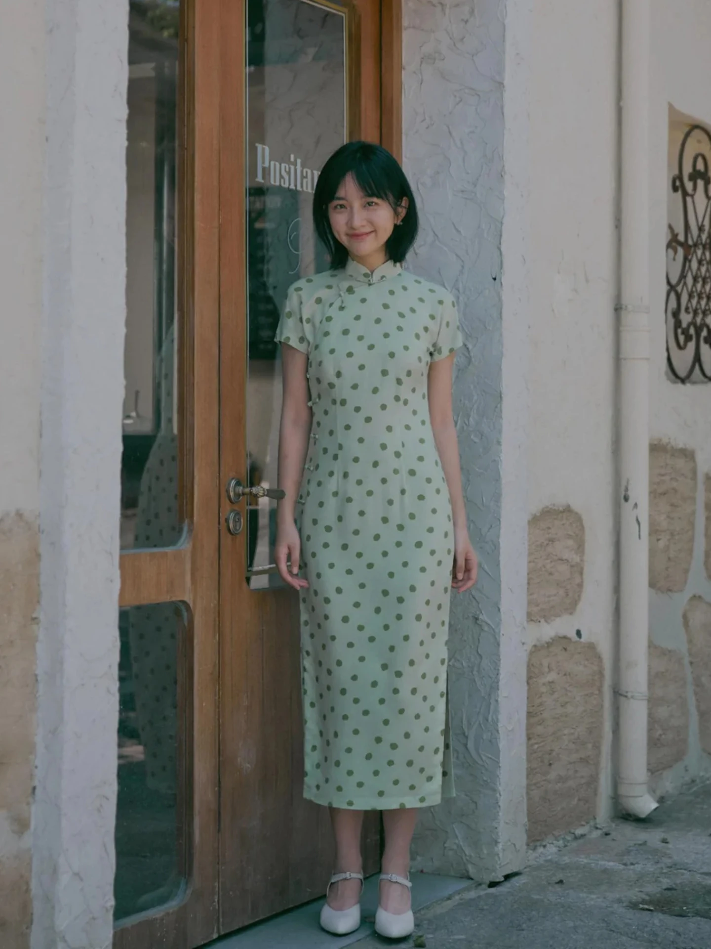 

Хлопково-шелковая блузка с полуоткрытым передом в стиле ретро, повседневная, модифицированная, в гонконгском стиле.