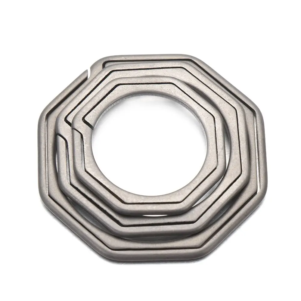 High Quality Real Titanium Alloy Man Car Keychain Key Rings  Buckle Pendant Male Creativity Gift