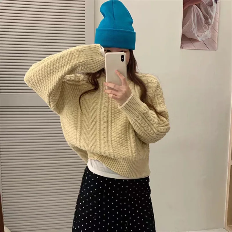 

2025 Winter New Korean Twist Curly Pullover Sweater Women's Soft and Thick Warm Knit Top