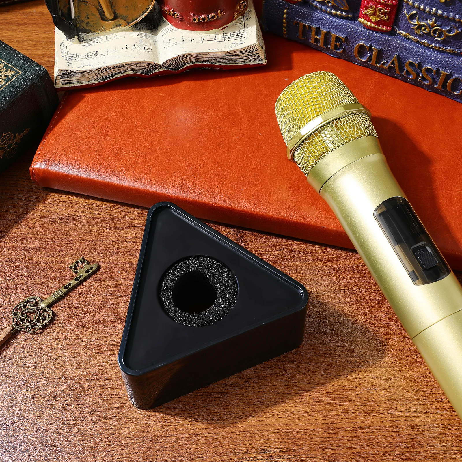 

2Pcs ABS Triangle Injection Molding Portable Interview Mic Logo Flag Station Black Microphone Clip on Mic Logo Flag