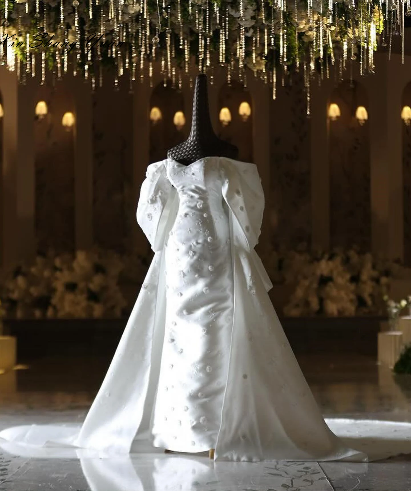 Customized Evening Dress Classic White Satin Strapless Off the Shoulder Sleeveless Chapel Train Beading Appliques Prom Gowns