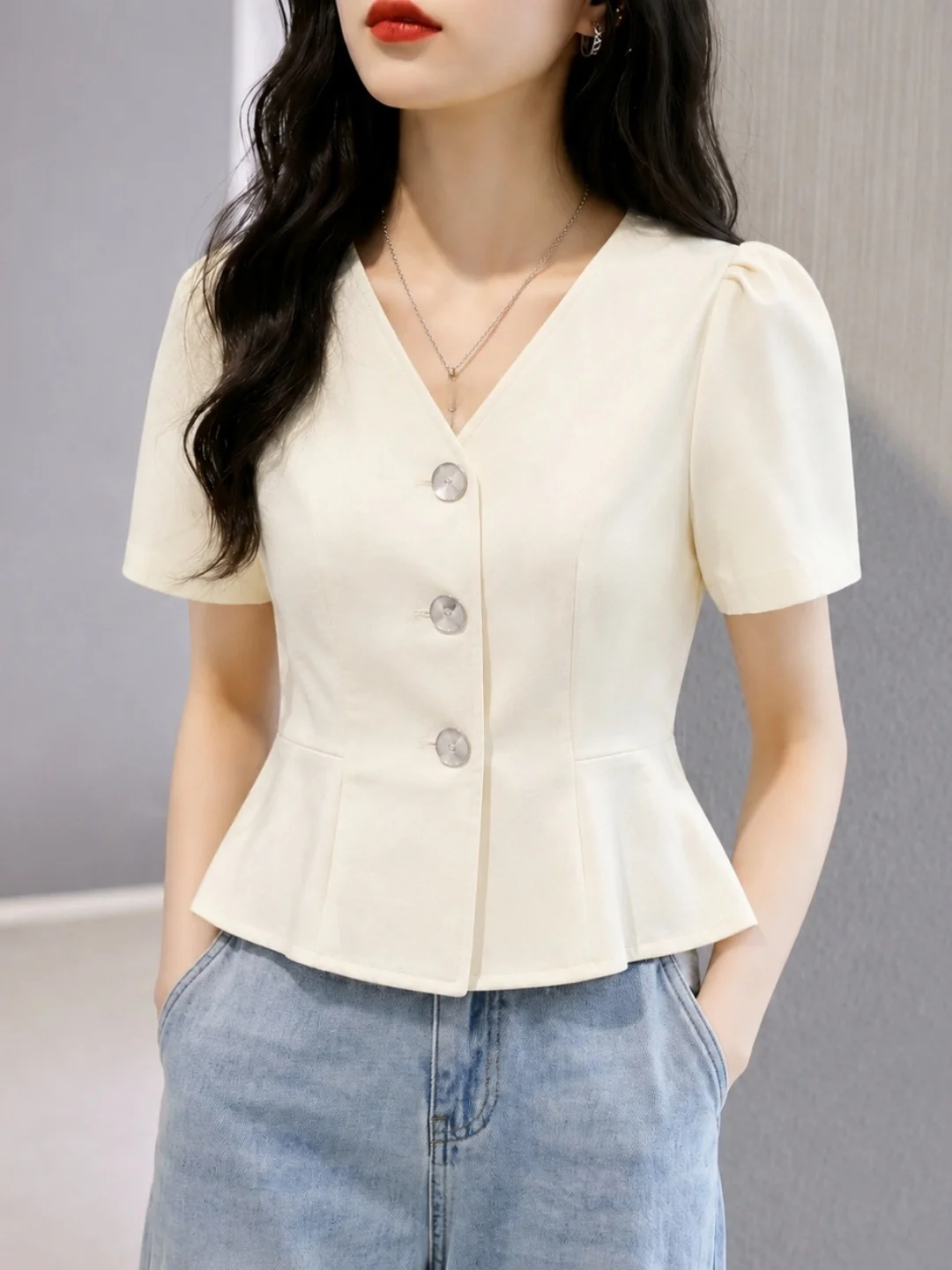 Summer 2026 Women's Slim Fit Shirt Short Sleeve Single Button V-Neck Commute Style Korean Version Straight Cut Regular Length