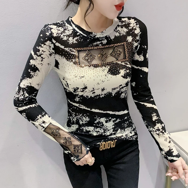 T-shirt autunnale in stile coreano nero Sexy scava fuori stampa impiombata diamanti donna top manica lunga trapano fatto a mano Tees 2024 nuovo 4717