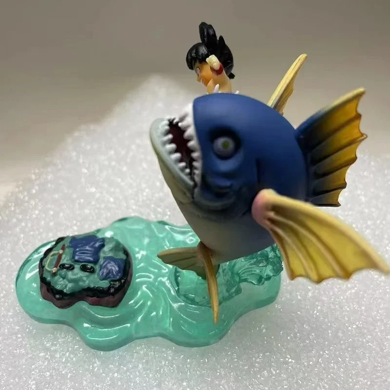 Duże potwory w serii Energy bu, winylowe pluszaki, zawieszki, pudełka, figurki z zakrytymi twarzami, breloczki, prezenty.