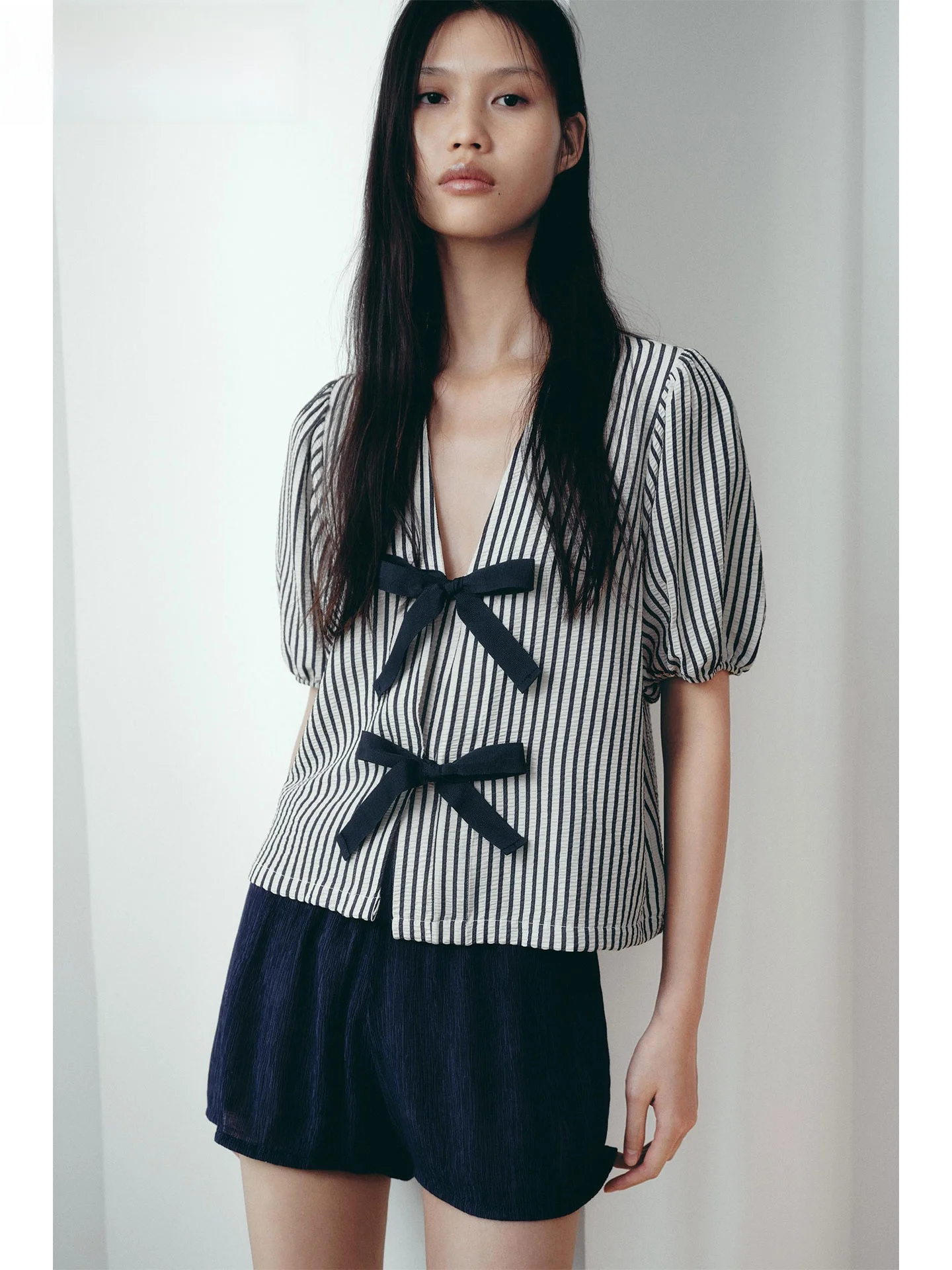 

ZAPRHA Knot Striped Puffy ort Sve Cover up Top Женский повседневный свободный крой из тонкого материала V-Ne 2023, осень...