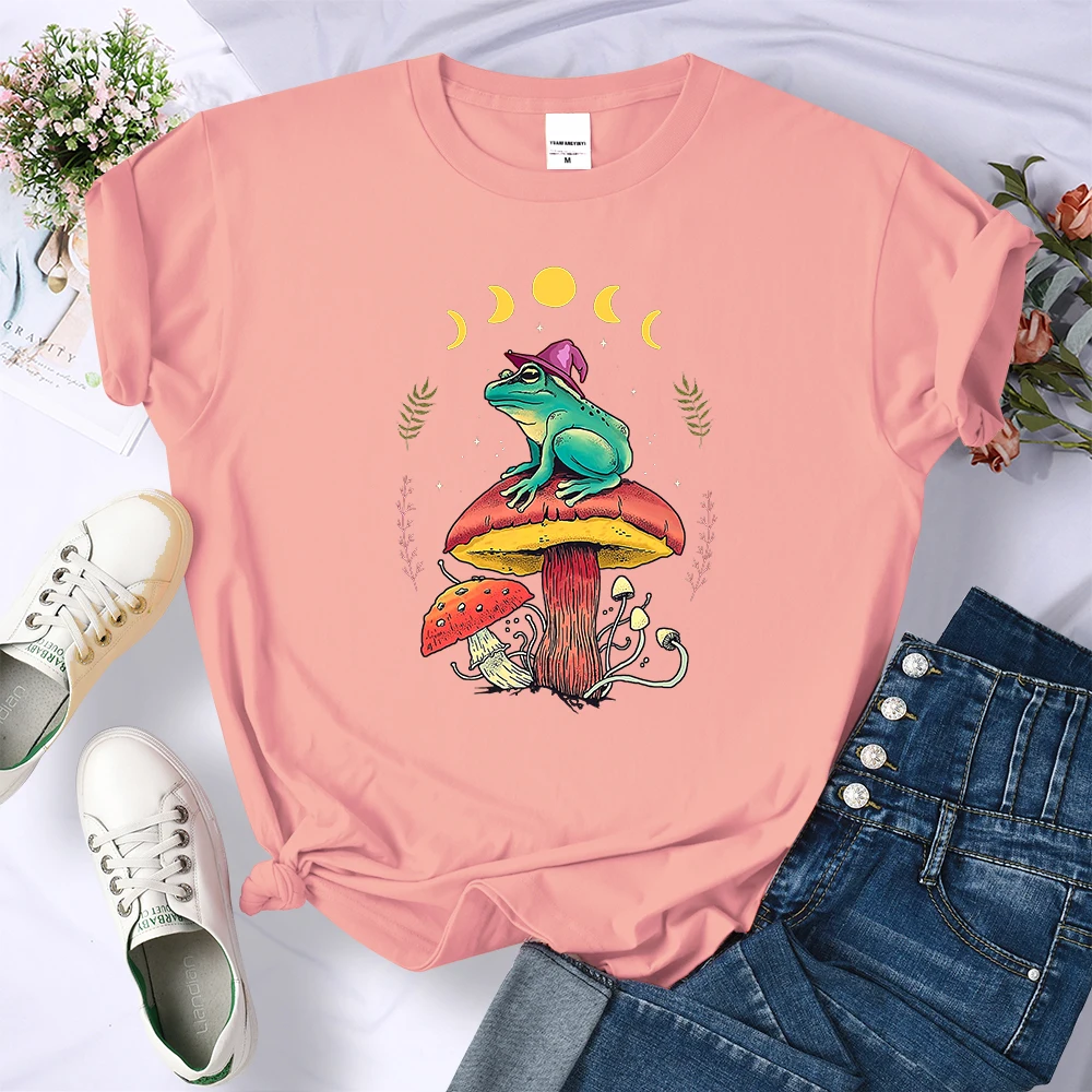 Cottagecore Aesthetic Goblincore Frog Wizard On Mushroom Womens T Shirts Fashion Soft T-Shirt Sport Casual Short Sleeve Tshirt