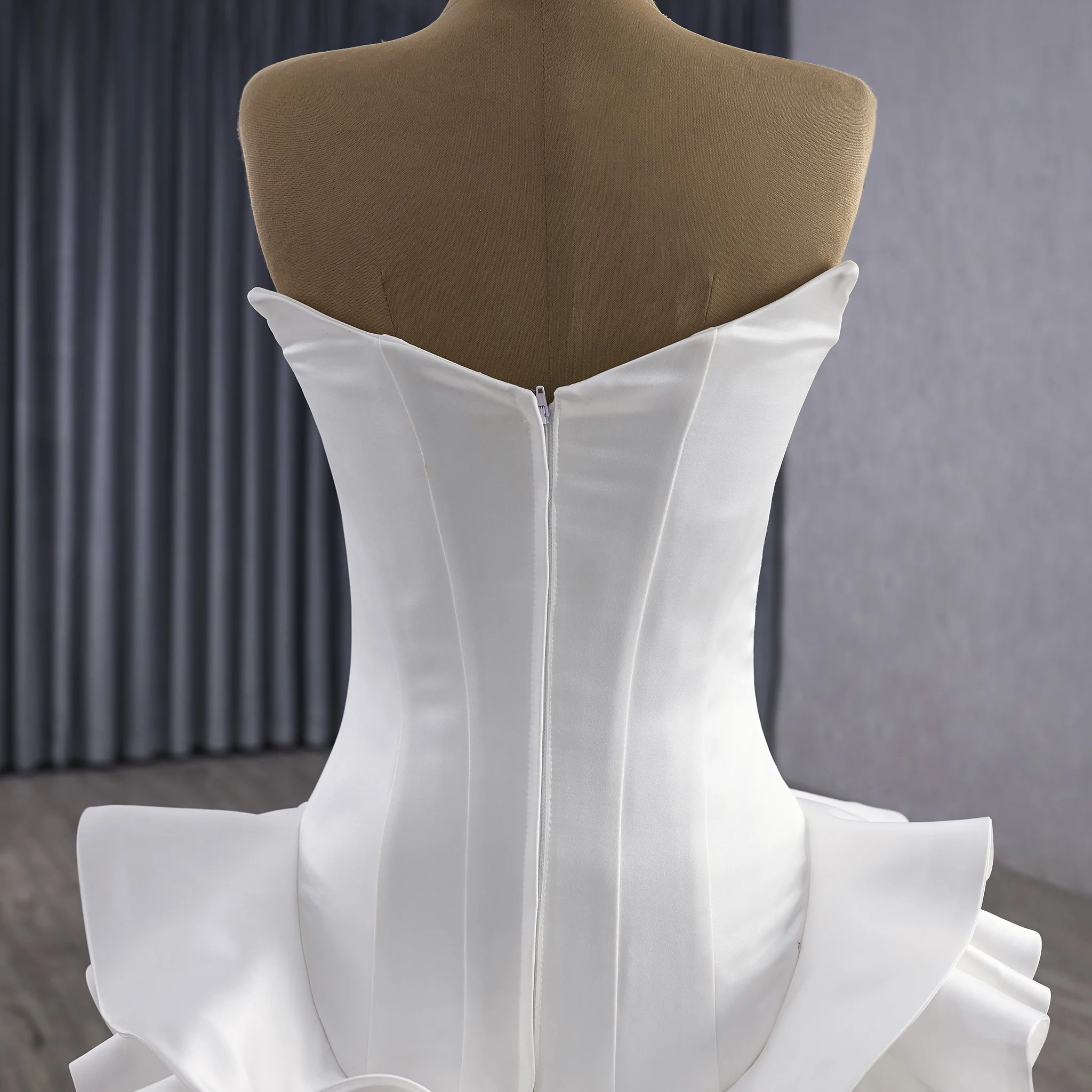 Rosymae V-hals satijnen trouwjurk Unieke ruches rok bruidsjurk voor elegante bruid brautkleid