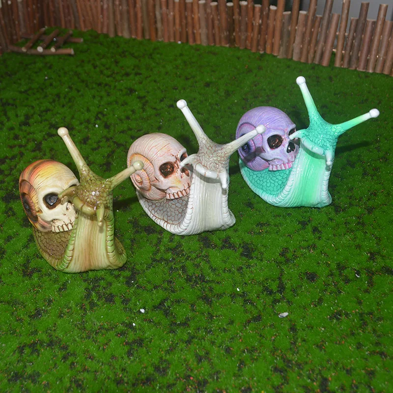 New Home Decoration Products Halloween Ornaments Skeleton Snail Skull Sculpture Garden Home Decoration Resin Crafts Wholesale