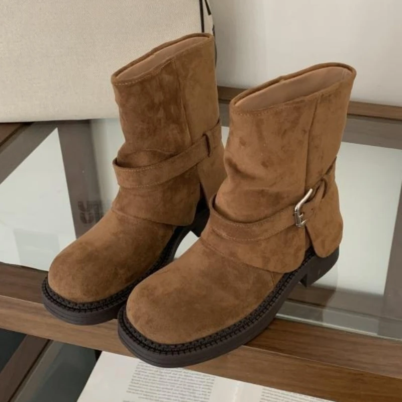 

Модные ботильоны с металлической пряжкой и украшением, женские ботинки высокого качества из искусственной замши в стиле ретро, удобные нескользящие ботинки на платформе