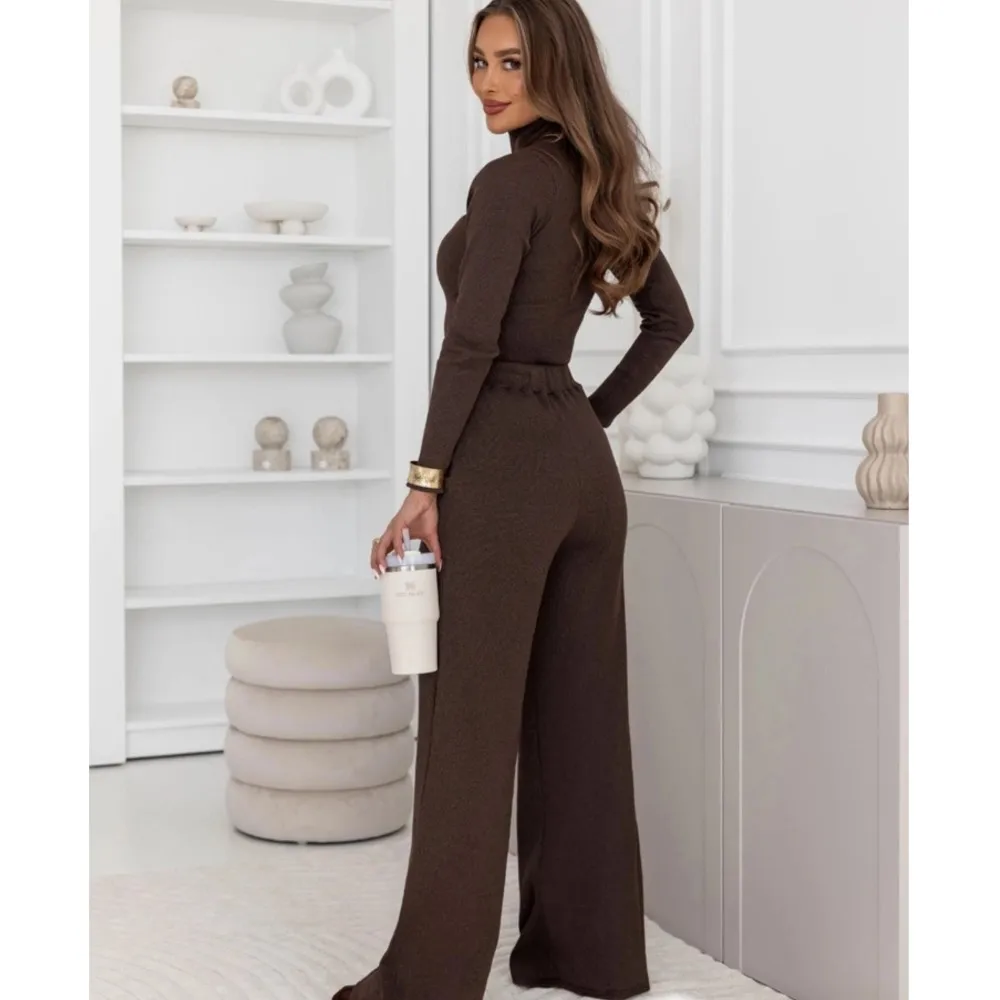 Pantalones de moda traje de mujer 2025 Otoño Invierno traje de temperamento jersey de punto de cuello alto + Pantalones de pierna ancha conjunto de dos piezas