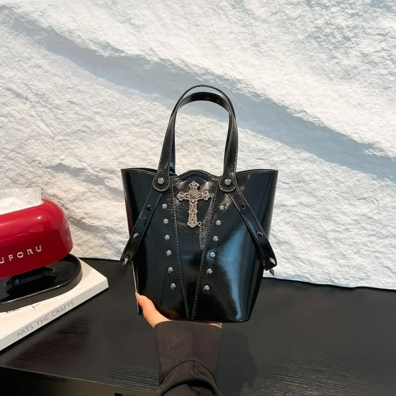 

2025 Trendy Women's Retro Bucket Bag, Hot Girl Style, Punk - Style Rivet Details, Premium Leather Material