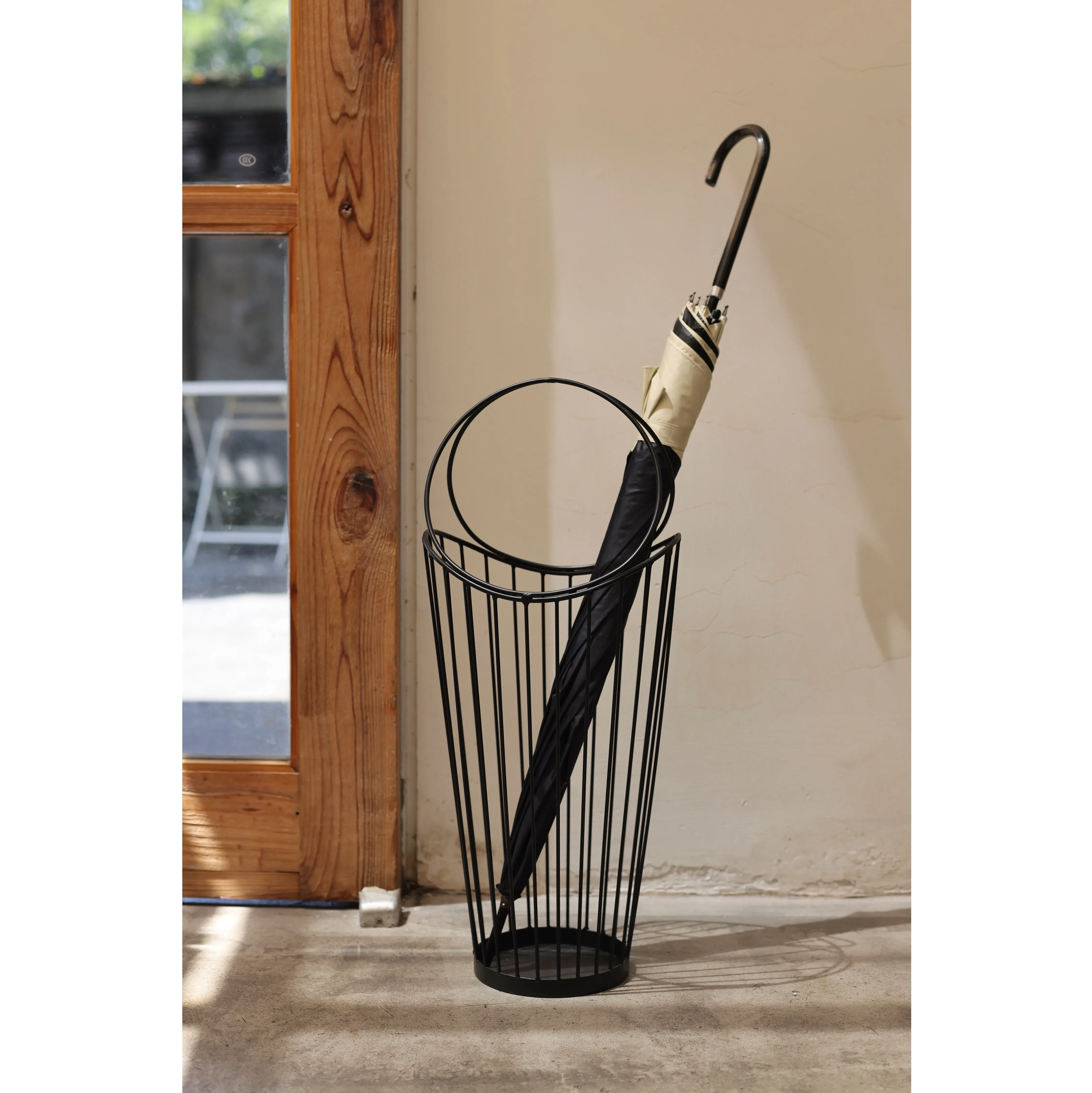 

Скандинавская минималистичная корзина в форме зонта, бочка, подставка для зонта, черный зонтик для хранения, кафе B & B, современный