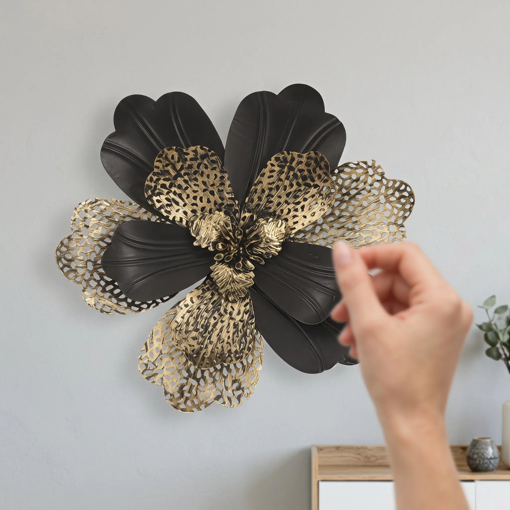 Metal Flower Wall Art Decor 8.7" Rustic Floral Wall Hanging for Indoor Outdoor Home, Living Room