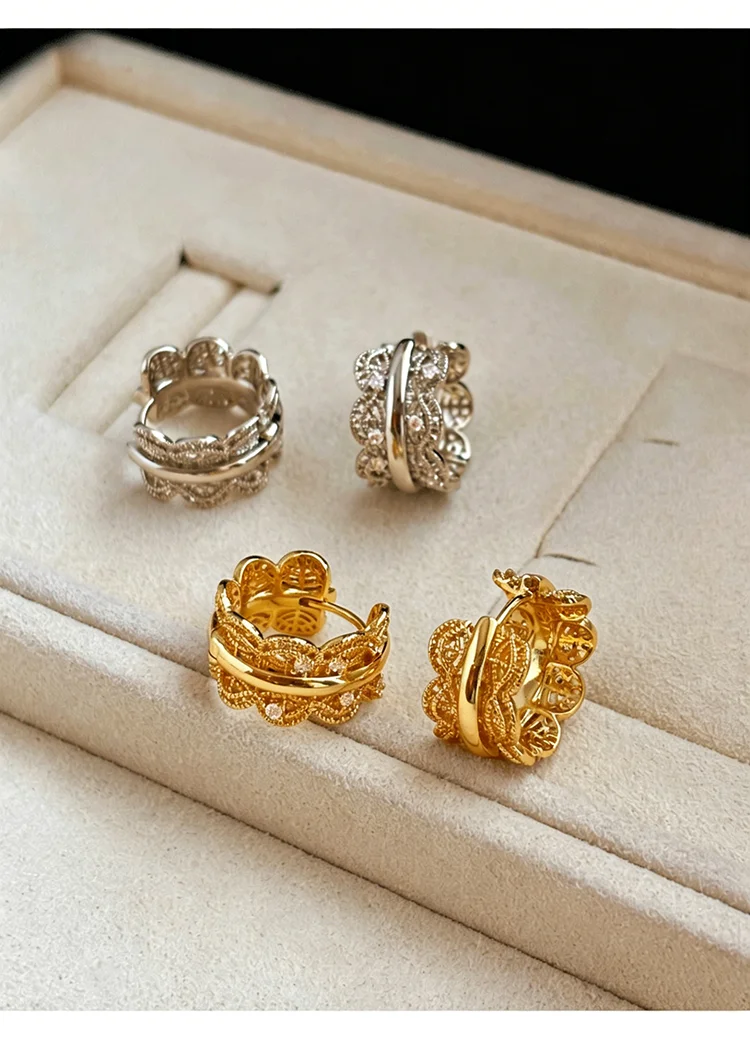 Luxuriöse Spitzen-Filigran-Ohrringe in Goldfarbe mit eingelegten CZ-Steinen, hohle florale Ohrclips für Damen, elegantes Schmuckgeschenk. – Detail 13