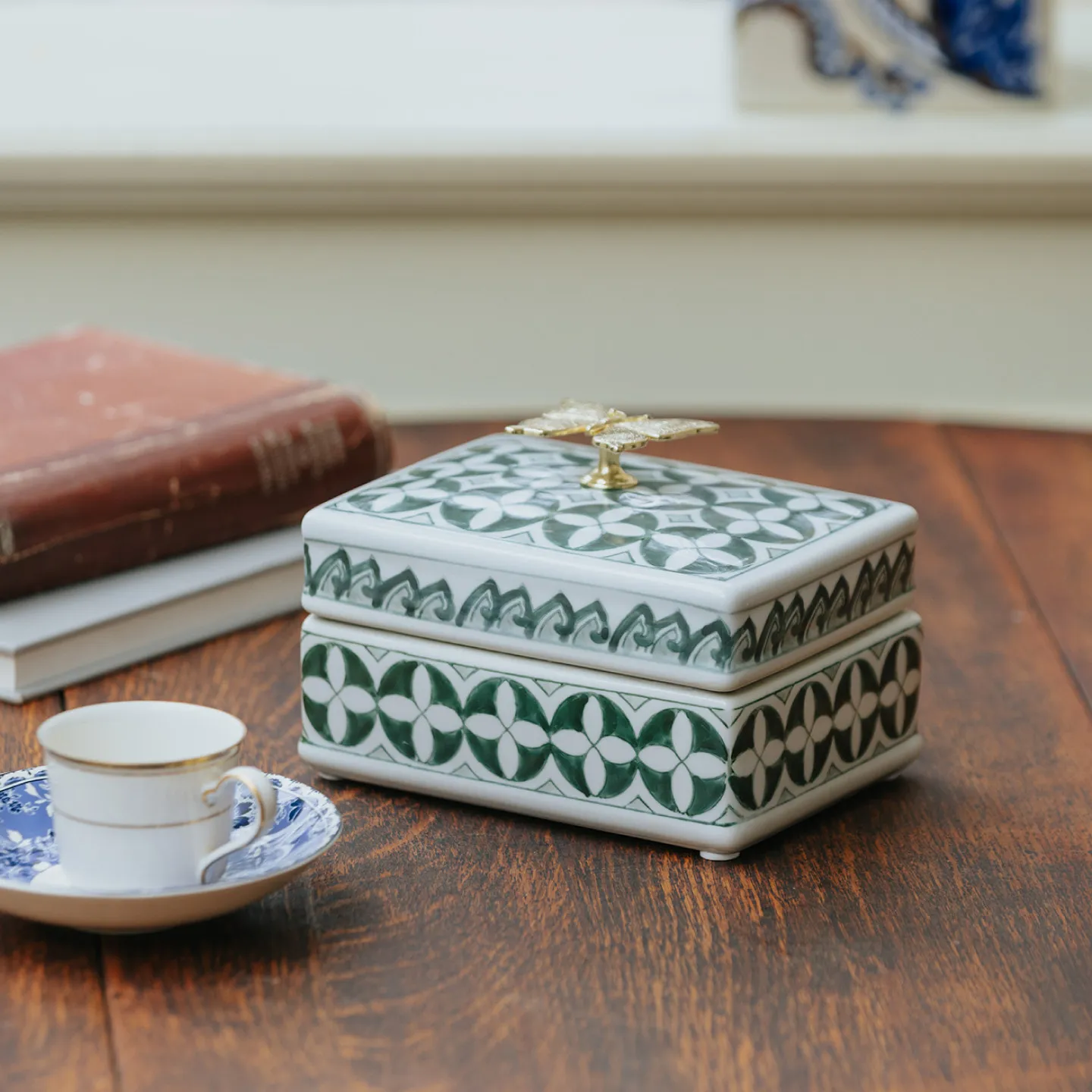 French Style Lucky Clover Ceramic Storage Box with Brass Decor for Living Room