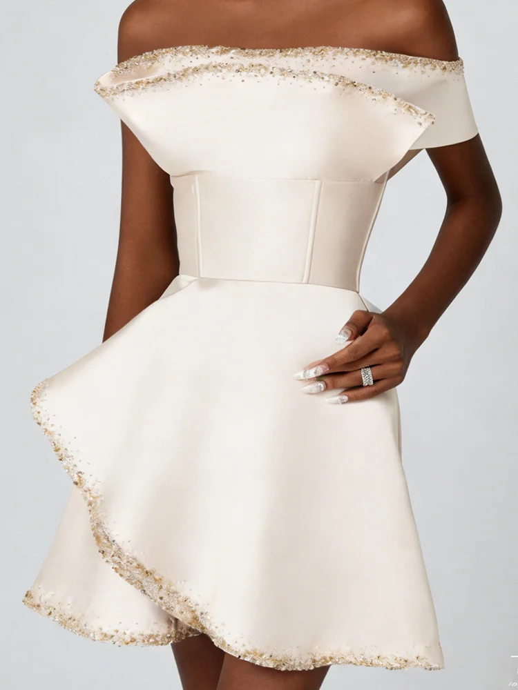 فساتين سهرة رسمية صغيرة أنيقة بدون حمالات من الساتان مكشكشة فساتين حفلات أعياد الميلاد حسب الطلب