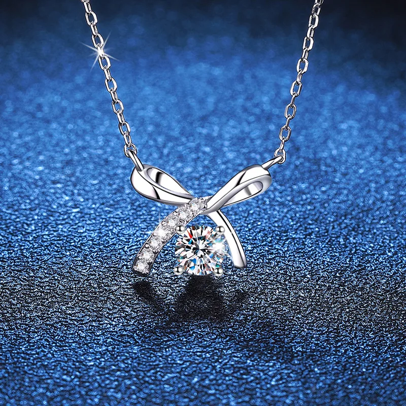 

Platinum PT95018k Gold Necklace, Women's Light Luxury Bow Pendant, Women's Collarbone Chain, 0.5carat Moissanite Necklace