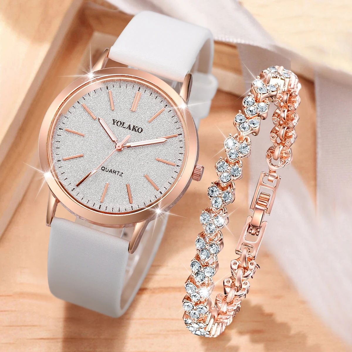 2PCS/Set Women\'s Watch Fashion Leather Band Quartz Watch Full Diamond Heart Bracelet Set（Without Box）